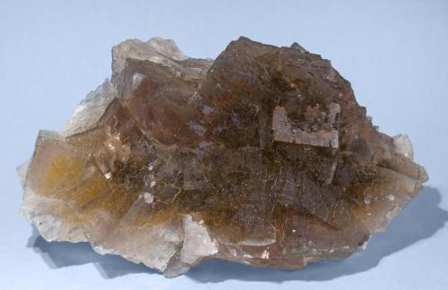 Fluorite<br />Mina Chaillac, Filón rossignol, Chaillac, Le Blanc, Indre, Centre-Val de Loire, Francia<br />13.2 × 8.4 × 4.8 cm<br /> (Author: Jordi Fabre)