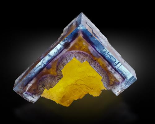 Fluorita<br />Minerva I Mine, Rosiclare formation, Ozark-Mahoning group, Cave-in-Rock Sub-District, Hardin County, Illinois, USA<br />10 x 11.5 x 6 cm<br /> (Autor: Museo MIM)