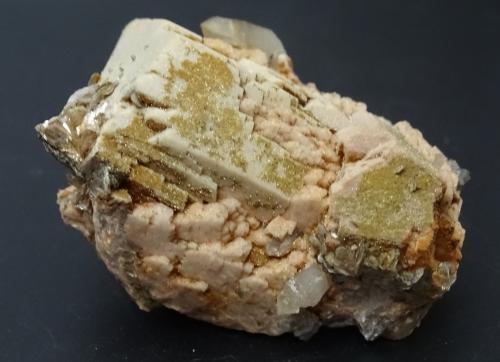 ortoclasa con cuarzo y mica<br />Linares, Comarca Sierra Morena, Jaén, Andalucía, España<br />60 x 55 x 45 mm<br /> (Autor: Ambrosio Pardo)