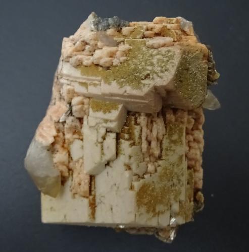 ortoclasa con cuarzo y mica<br />Linares, Comarca Sierra Morena, Jaén, Andalucía, España<br />60 x 55 x 45 mm<br /> (Autor: Ambrosio Pardo)