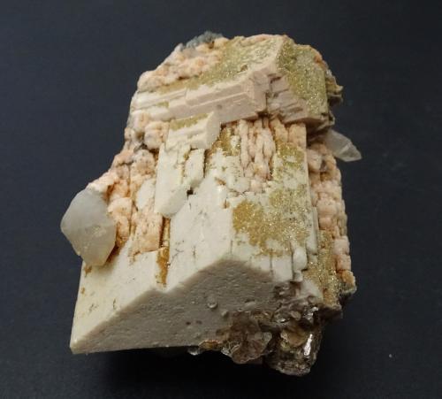 ortoclasa con cuarzo y mica<br />Linares, Comarca Sierra Morena, Jaén, Andalucía, España<br />60 x 55 x 45 mm<br /> (Autor: Ambrosio Pardo)