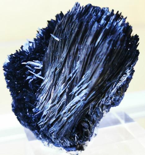 Pyrolusite<br />Bou Azzer mining district, Drâa-Tafilalet Region, Morocco<br />5 cm x 5cm<br /> (Author: Enrique Llorens)
