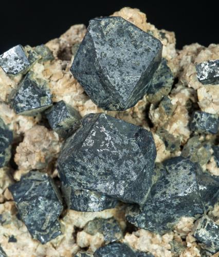 Galena con Dolomita (variedad dolomita ferrífera)<br />Cuesta del Capitán, El Pilar de Jaravía, Pulpí, Comarca Levante Almeriense, Almería, Andalucía, España<br />Cristal más grande: 0.8 × 0.8 cm<br /> (Autor: Jordi Fabre)