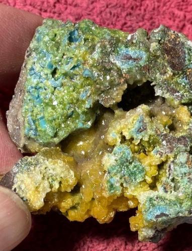 Mimetite and others<br /><br />back of specimen<br /> (Author: bob kerr)