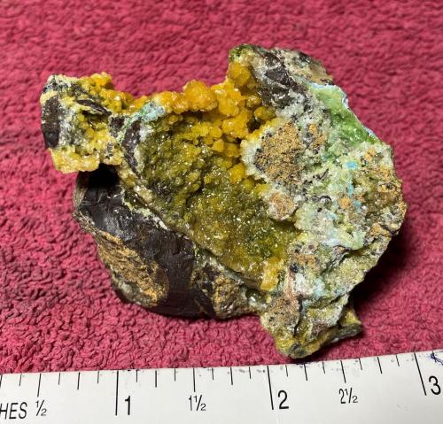 Mimetite and others<br /><br />front of specimen<br /> (Author: bob kerr)