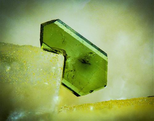 Olivenita<br />Mina Clara, Valle Rankach, Oberwolfach, Wolfach, Selva Negra, Baden-Württemberg, Alemania<br />3 mm<br /> (Autor: Borja Sainz de Baranda)