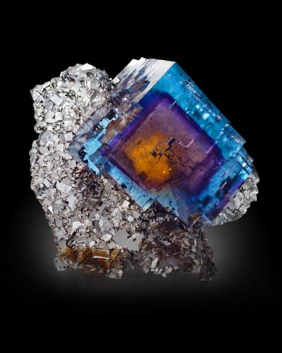 Fluorita<br />Minerva I Mine, Rosiclare formation, Ozark-Mahoning group, Cave-in-Rock Sub-District, Hardin County, Illinois, USA<br />7 x 10 x 11 cm / Cristal principal: 7.3 cm<br /> (Autor: Museo MIM)