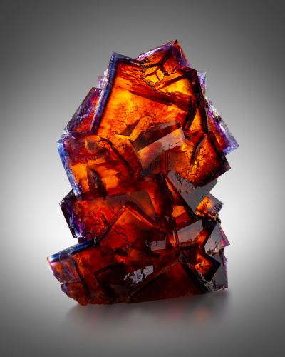 Fluorita<br />Bethel Level, Ozark-Mahoning group, Cave-in-Rock Sub-District, Hardin County, Illinois, USA<br />16 x 15 x 22 cm / Cristal principal: 10 cm.<br /> (Autor: Museo MIM)