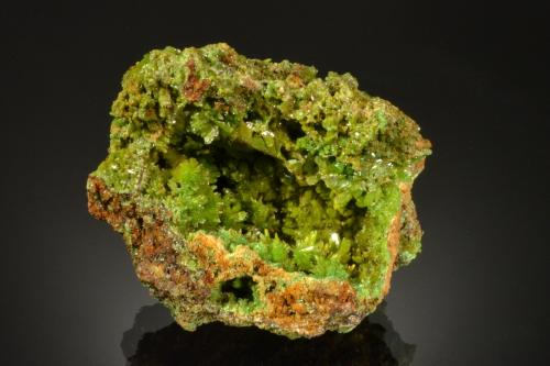 Pyromorphite<br />Mina Vojtech, depósito Brezové Hory, zona Brezové Hory (Birkenberg), Příbram, Región Bohemia Central, Bohemia, República Checa<br />4.8 x 4.0 x 3.3 cm<br /> (Author: Michael Shaw)