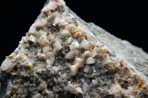 Dolomita<br />Rambla del Rollet, El Alabastre, La Cañada del Fenollar, Comarca Campo de Alicante, Alicante / Alacant, Comunidad Valenciana / Comunitat Valenciana, España<br />11 x 10 cm<br /> (Autor: Pedro Antonio)
