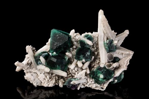Fluorite, Quartz<br />Hexigten Banner (Kèshíkèténg Qí), Chifeng (Ulanhad), Inner Mongolia Autonomous Region, China<br />21 x 12.5 x 11 cm / main crystal: 6.1 cm<br /> (Author: MIM Museum)
