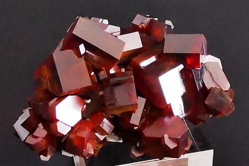 Vanadinite<br />Bou Almaden (Bou el Maden), Distrito minero Mibladen, Mibladen, Midelt, Provincia Midelt, Región Drâa-Tafilalet, Marruecos<br />6,5cmx4cm<br /> (Author: Enrique Llorens)
