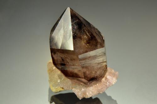 Quartz<br />Mooralla, Condado Southern Grampians, Victoria, Australia<br />2.4 x 1.8 cm<br /> (Author: Michael Shaw)