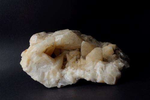 Calcite<br />Glageon Quarry, Avesnes-sur-Helpe, Nord, Hauts-de-France, France<br />11.5 x 9 x 4.2 cm<br /> (Author: DanovskiM)