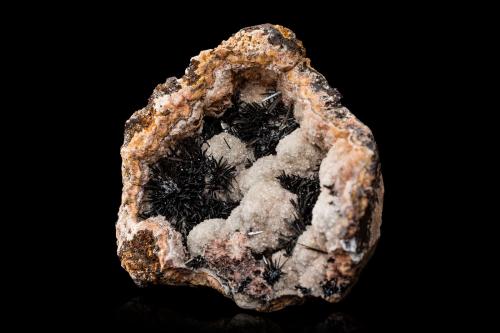 Goethite on Quartz<br />Chaillac, Indre, Centre-Val de Loire, France<br />11 x 6.5 x 10 cm / main crystal: 1.2 cm.<br /> (Author: MIM Museum)