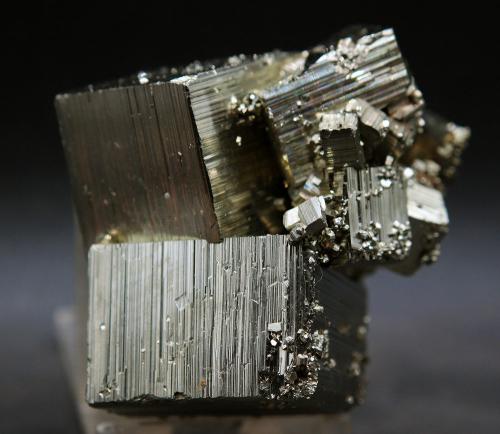 Pirita<br />Mina Huanzala, Distrito Huallanca, Provincia Dos de Mayo, Departamento Huánuco, Perú<br />8 x 5 cm<br /> (Autor: Pedro Antonio)