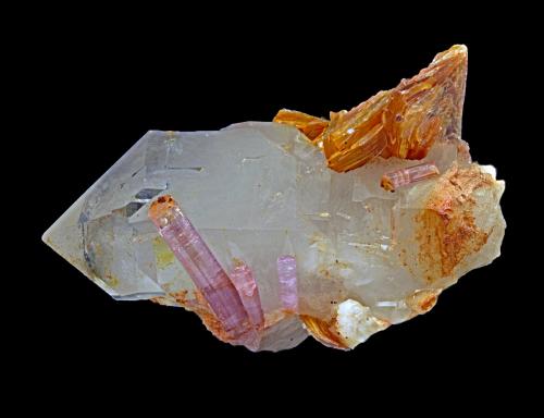 Rubellite on Quartz<br />Elbaites outcrop, Loma de la Pontezuela (Loma de la Portezuela), Estepona, Comarca Costa del Sol Occidental, Málaga, Andalusia, Spain<br />29x17x19mm<br /> (Author: Carlos Pareja)