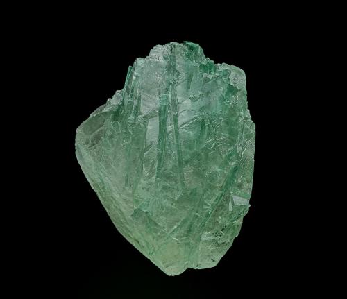 Calcite, Beryl (variety emerald)<br />La Palma-Yacopí (distrito minero), Mina La Glorieta, Municipio Yacopí, Cinturón Esmeraldífero Occidental, Departamento Cundinamarca, Colombia<br />4.8 x 4.0 cm<br /> (Author: am mizunaka)