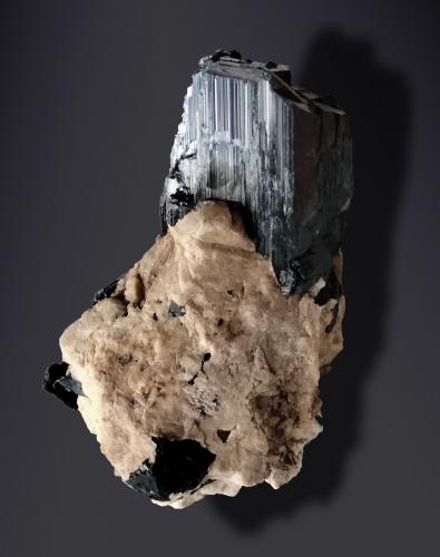 Arfvedsonite and Orthoclase<br />Monte Malosa, Distrito Zomba, Malawi<br />34 mm x 52 mm x 28 mm<br /> (Author: Firmo Espinar)