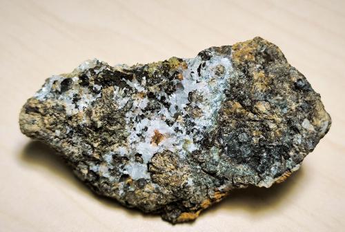 Hemimorfita, Andradita<br />Costabona mines, Prats-de-Mollo-la-Preste, Haut Vallespir, Céret, Pyrénées-Orientales Department, Occitanie, France<br />78 mm x 42 mm. Cristal mayor: 4 mm. Masa: 129 g.<br /> (Autor: Carles Millan)