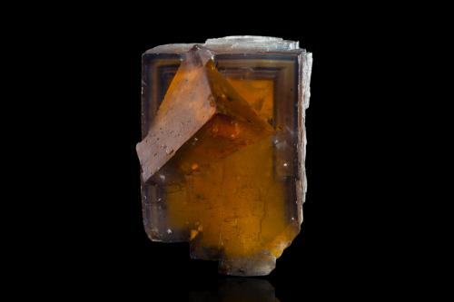 Fluorita<br />Filon jaune, Valzergues Mines, Valzergues, Villefranche-de-Rouergue, Aveyron, Occitanie, France<br />7 x 10 x 10 cm<br /> (Autor: Museo MIM)