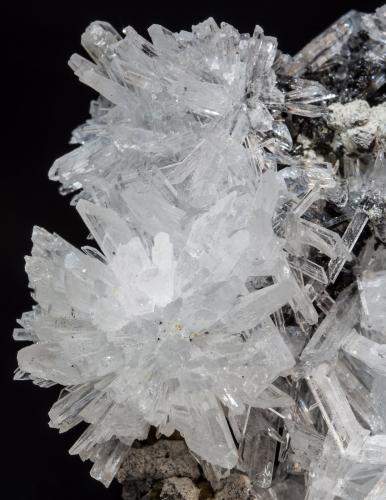 Olshanskyite with Roweite and Andradite<br />Shijiangshan Mine, Shijiangshan village, Yinwu, Linxi, Ulanhad League, Inner Mongolia Autonomous Region, China<br />Specimen size: 7.5 × 4.6 × 3.4 cm<br /> (Author: Jordi Fabre)