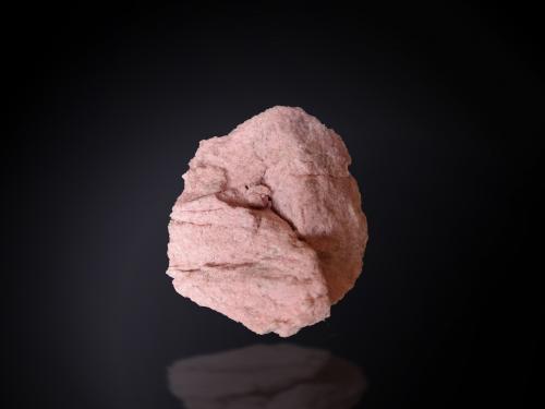 Zoisite (variety thulite)<br />Norway<br />35 mm x 38 mm x 30 mm<br /> (Author: Firmo Espinar)