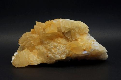 Calcite<br />Bagard Quarry, Bagard, Alès, Gard, Occitanie, France<br />9x5x3 cm. / 200 g<br /> (Author: DanovskiM)
