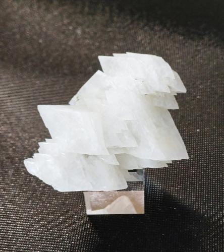 Albite (variety adularia)<br />Göscheneralp, Valle Göschenen, Göschenen, Valle Reuss, Uri, Suiza<br />50mm x 45mm x 30mm<br /> (Author: Philippe Durand)