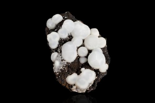 Smithsonite on limonite<br />Hilarion Mine, Hilarion area, Kamariza Mines, Agios Konstantinos, Lavrion Mining District, Attikí (Attica) Prefecture, Greece<br />7.5 x 10.5 x 5.5 cm<br /> (Author: MIM Museum)