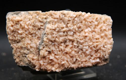 dolomita<br />Rambla del Rollet, El Alabastre, La Cañada del Fenollar, Comarca Campo de Alicante, Alicante / Alacant, Comunidad Valenciana / Comunitat Valenciana, España<br />9 x 5.5 cm<br /> (Autor: Pedro Antonio)