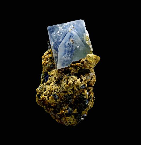 Quartz<br />Acedo claim (Juanona Quarry), Juanona, Antequera, Comarca de Antequera, Málaga, Andalusia, Spain<br />12x19x11mm<br /> (Author: Carlos Pareja)