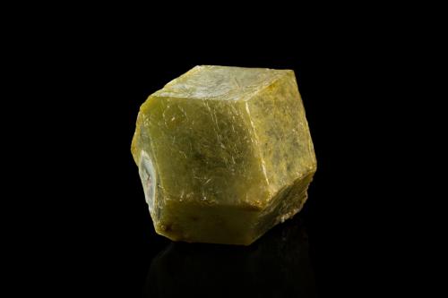 Grossular<br />Kayes Region, Mali<br />5.1 x 5 x 5 cm<br /> (Author: MIM Museum)