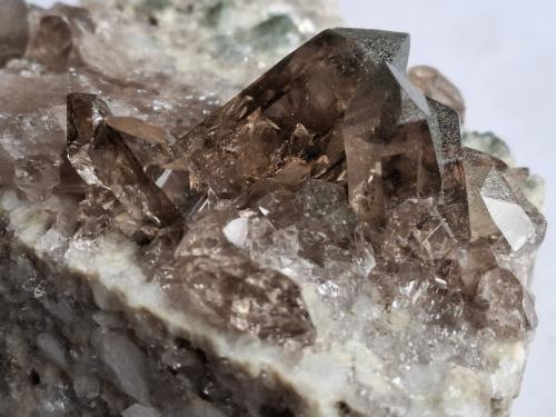 Quartz (variety smoky quartz)<br />Wiesbachrinne, Valle Habach, Hohe Tauern, Salzburgo/Salzburg, Austria<br />6 x 6 cm<br /> (Author: Volkmar Stingl)