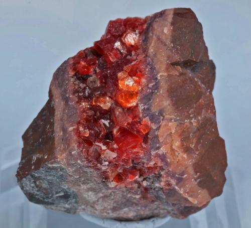 Ephesite<br />Kuruman, Kalahari manganese field (KMF), Provincia Septentrional del Cabo, Sudáfrica<br />3.7 × 4.1 × 2.5 cm<br /> (Author: Jordi Fabre)