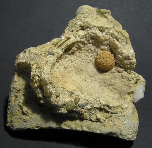 Calcita<br />Pedrera La Constancia, Can Poal, Terrassa, Comarca Vallès Occidental  , Barcelona, Cataluña / Catalunya, España<br />7,5 x 7 cm<br /> (Autor: Frederic Varela)