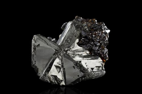 Tetrahedrite with Sphalerite, Bournonite and Siderite<br />La Mure area, La Mure, Matheysine-Trièves, Grenoble, Isère, Auvergne-Rhône-Alpes, France<br />7 x 9 x 7 cm / main crystal: 6.8 cm.<br /> (Author: MIM Museum)