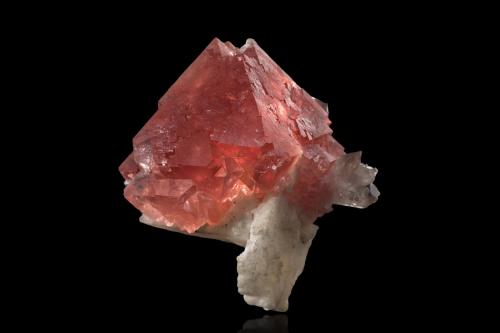 Fluorite with Quartz on Calcite<br />Aiguille Verte, Mont Blanc Massif, Chamonix, Haute-Savoie, Auvergne-Rhône-Alpes, France<br />9.5 x 8.5 x 11 cm / main crystal: 7.3 cm.<br /> (Author: MIM Museum)