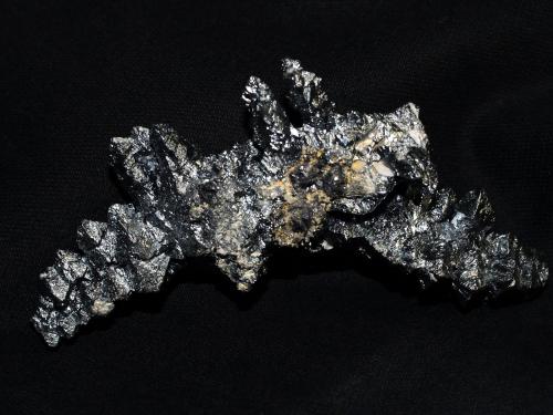 Acanthite<br />Mina Imiter, Jebel Saghro, Distrito Imiter, Provincia Tinghir, Región Drâa-Tafilalet, Marruecos<br />10x4x2 cms<br /> (Author: Joseph DOliveira)