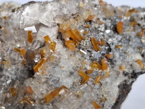 Vanadinite, Calcite<br />Mina San Carlos (Mina Apex), San Carlos, Municipio Manuel Benavides, Chihuahua, México<br />6 x 5,5 cm<br /> (Author: Volkmar Stingl)