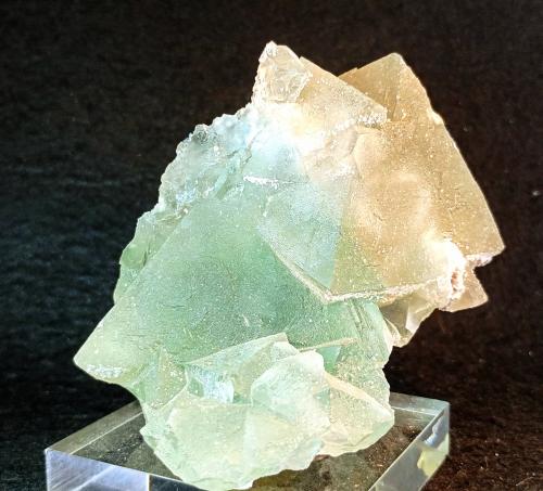 Fluorita<br />Mina Dongshan, Xianghualing, Linwu, Prefectura Chenzhou, Provincia Hunan, China<br />8 x 7 cm.<br /> (Autor: Felipe Abolafia)