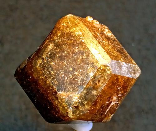 Granate<br />Labores Sandaré, Sandaré, Arrondissement Sandaré, Cercle Nioro du Sahel, Región Kayes, Mali<br />3 x 3 cm<br /> (Autor: Felipe Abolafia)