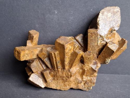 Andalusite and Cordierite (both variety pinite)<br />Gallwieser Mitteralm, Lüsens, Valle Lüsens, Valle Sellrain/Sellraintal, Distrito Innsbruck-Land, Tirol Norte, Tirol, Austria<br />19 x 13,5 x 7 cm<br /> (Author: Volkmar Stingl)