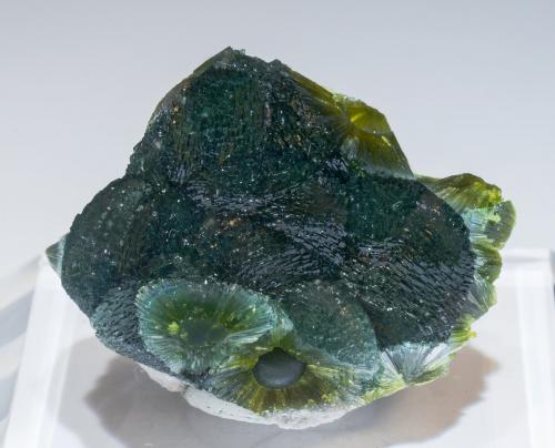 Wavellite<br />Dug Hill, Avant, Condado Garland, Arkansas, USA<br />3.9 × 3.2 × 2.7 cm<br /> (Author: Jordi Fabre)