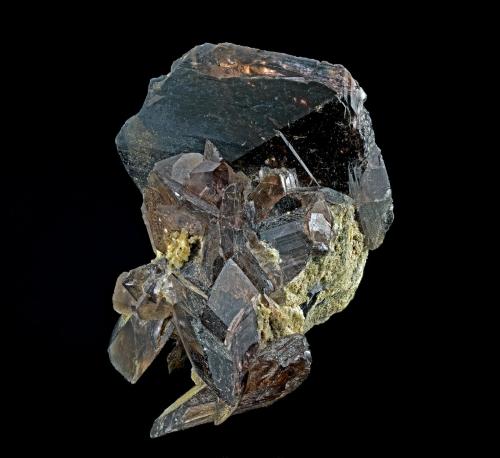 Axinita-(Fe)<br />Concesión Acedo (Cantera Juanona), Juanona, Antequera, Comarca de Antequera, Málaga, Andalucía, España<br />25x23x22mm<br /> (Autor: Carlos Pareja)