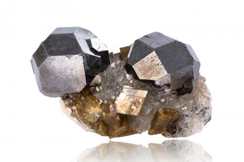 Galena on Quartz with Siderite<br />Neudorf, Harzgerode mining district, Harz, Saxony-Anhalt/Sachsen-Anhalt, Germany<br />5 x 4 x 2.5 cm / main crystal: 2.2 cm<br /> (Author: MIM Museum)