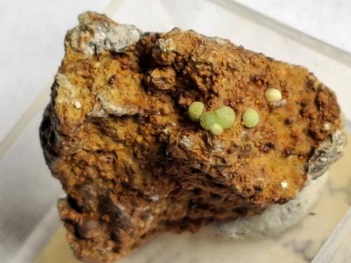 Kolbeckite<br />Cantera Schlarbaum, Klause, Gleichenberger, Bad Gleichenberg, Südoststeiermark, Estiria/Steiermark, Austria<br />2,2 x 1,9 cm<br /> (Author: Volkmar Stingl)