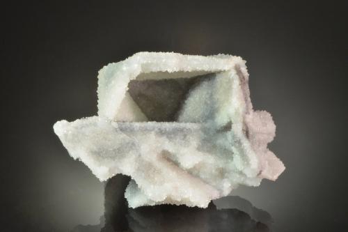 Quartz<br />Warm Springs, Cordillera Hot Creek, Distrito Tybo, Condado Nye, Nevada, USA<br />7.0 x 5.0 x 4.6 cm<br /> (Author: Michael Shaw)