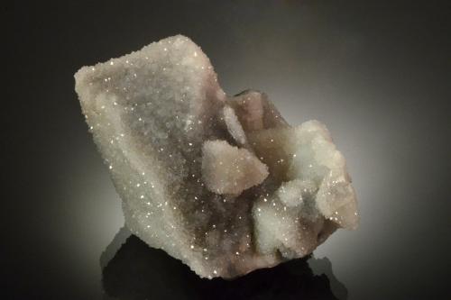 Quartz<br />Warm Springs, Cordillera Hot Creek, Distrito Tybo, Condado Nye, Nevada, USA<br />7.0 x 5.0 x 4.6 cm<br /> (Author: Michael Shaw)