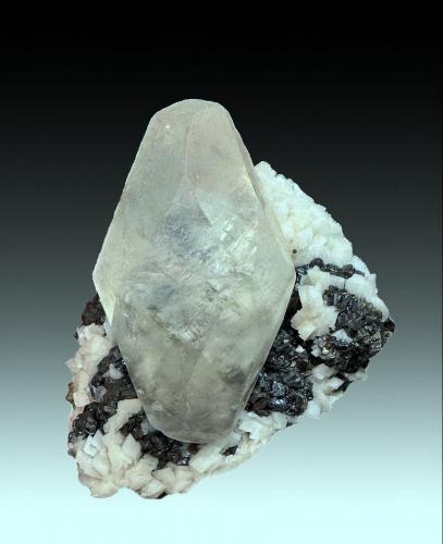 Calcite, Dolomite, Sphalerite<br />La Cuerre Mine, La Florida mining area, Rionansa-Herrerías, Comarca Saja-Nansa, Cantabria, Spain<br />80 mm x 64 mm x 54 mm. Largest crystal size: 60 mm x 36 mm. Mass: 229 g<br /> (Author: Carles Millan)